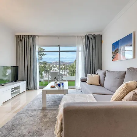 Apartment Newly Refurbished 2 Bdrm Amazing Complex W Pools