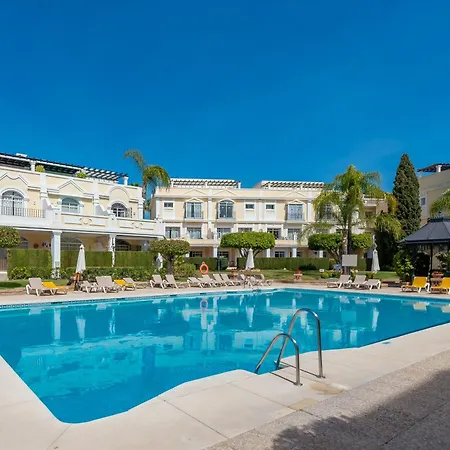 Newly Refurbished 2 Bdrm Amazing Complex W Pools *