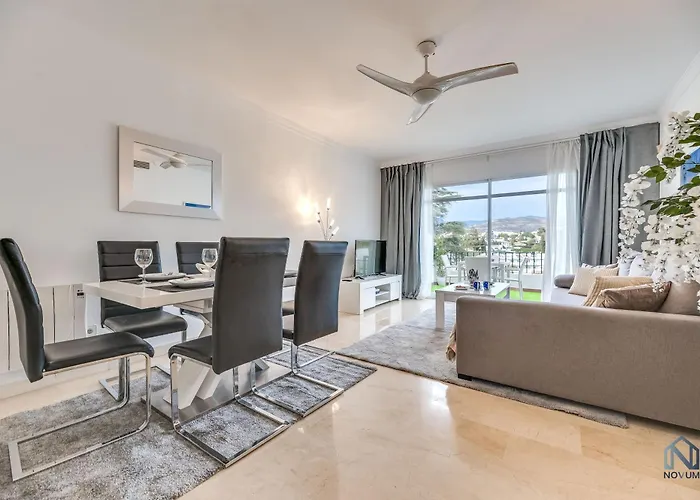 Newly Refurbished 2 Bdrm Amazing Complex W Pools アパート *