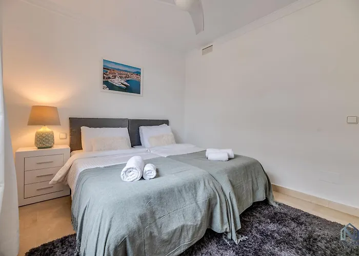 アパート Newly Refurbished 2 Bdrm Amazing Complex W Pools マルベーリャ