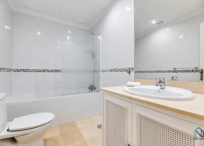 Apartment Newly Refurbished 2 Bdrm Amazing Complex W Pools *