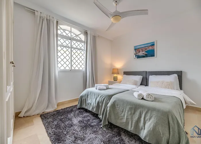 Newly Refurbished 2 Bdrm Amazing Complex W Pools アパート *