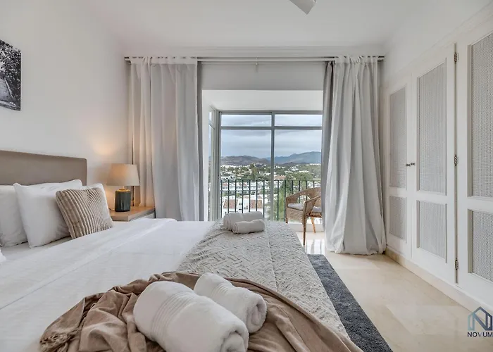 Newly Refurbished 2 Bdrm Amazing Complex W Pools マルベーリャ