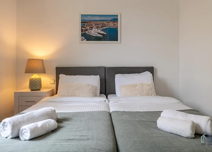 Newly Refurbished 2 Bdrm Amazing Complex W Pools