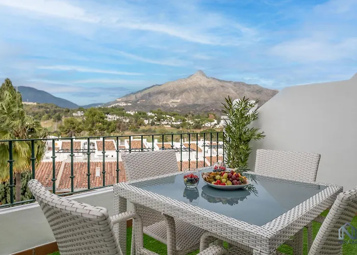 Newly Refurbished 2 Bdrm Amazing Complex W Pools Apartment *