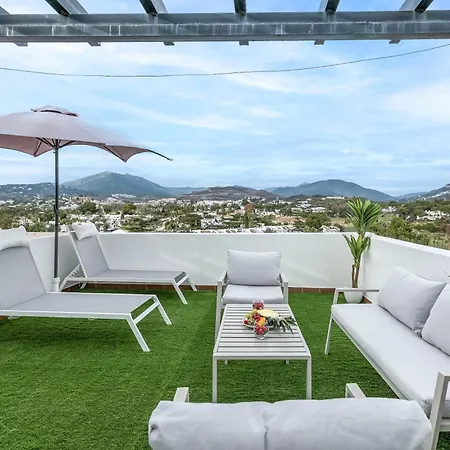 Newly Refurbished 2 Bdrm Amazing Complex W Pools