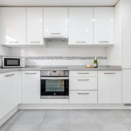 Newly Refurbished 2 Bdrm Amazing Complex W Pools * 마르베야