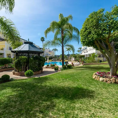 Newly Refurbished 2 Bdrm Amazing Complex W Pools