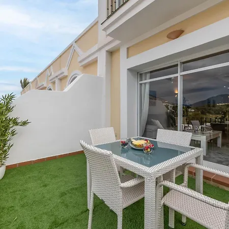 Newly Refurbished 2 Bdrm Amazing Complex W Pools Διαμέρισμα