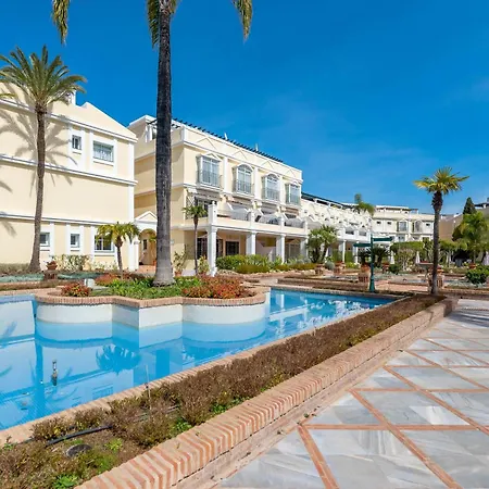 Newly Refurbished 2 Bdrm Amazing Complex W Pools 마르베야