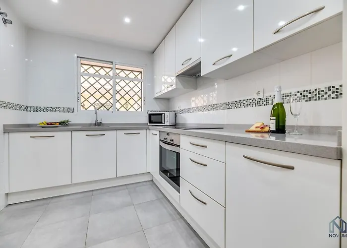 Newly Refurbished 2 Bdrm Amazing Complex W Pools