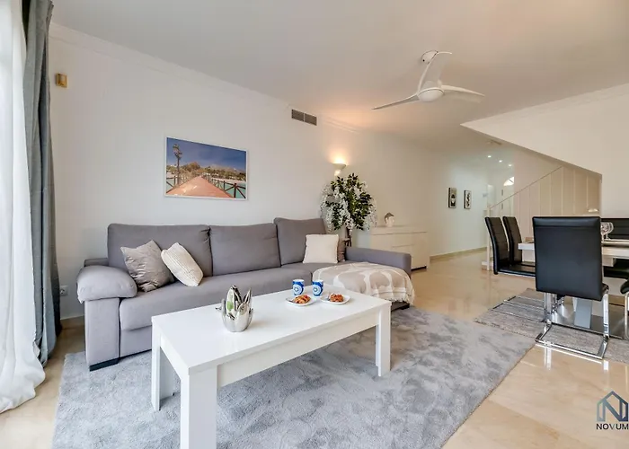 Newly Refurbished 2 Bdrm Amazing Complex W Pools