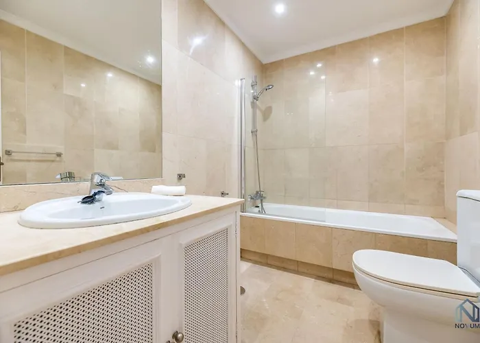 Newly Refurbished 2 Bdrm Amazing Complex W Pools マルベーリャ
